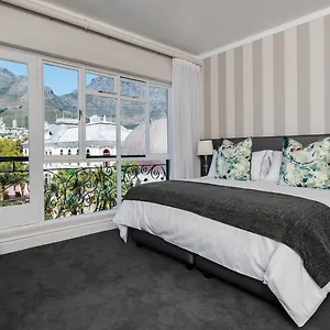 4* Hotel Hollow Boutique